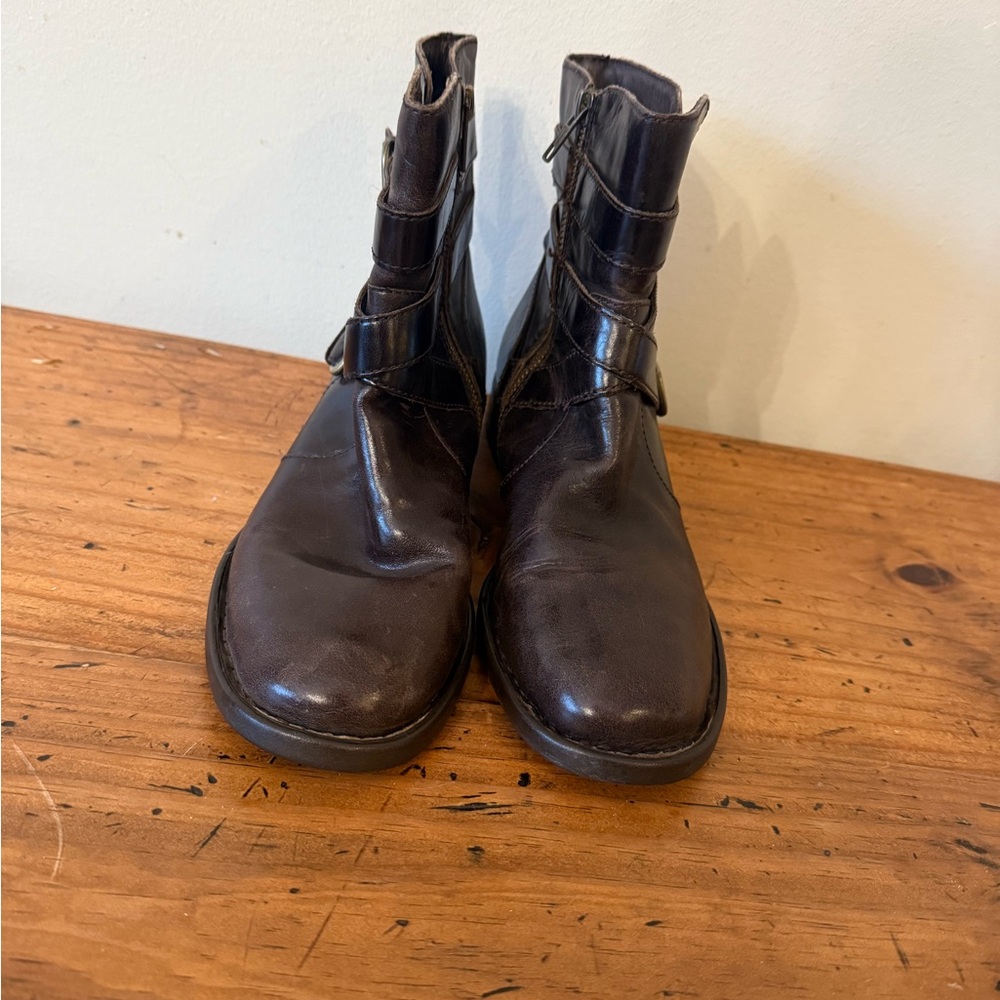 Born McMillan leather strappy buckle ankle boot women’s size 8